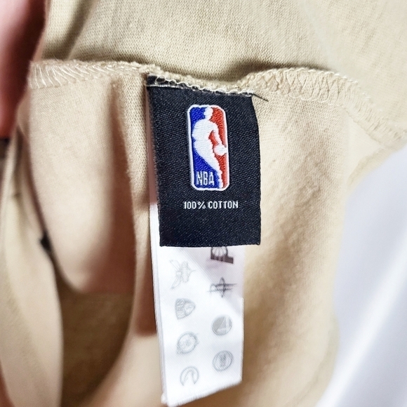 UO ULTRA GAME Los Angeles Lakers Lebron James Tee NWT - Picture 5 of 5